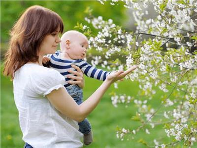 أمراض تهدد صحة طفلك في فصل الربيع 