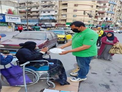 50 وجبة إفطار صائم للأطفال والكبار «بلا مأوى» بالإسكندرية