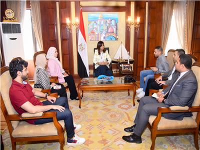 وزيرة الهجرة تستقبل المصريين المشاركين في مساعدة الجالية المصرية خلال الأزمة الروسية الأوكرانية