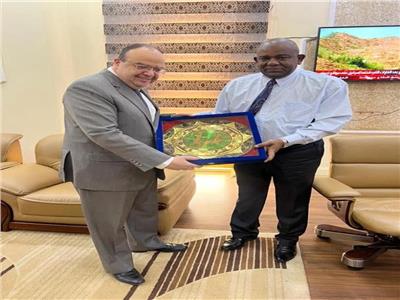 السفير المصري في الخرطوم يبحث مسار العلاقات الاقتصادية مع مجلس السيادة الانتقالي
