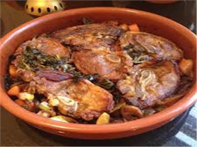 من المطبخ المغربي| كيفية تحضير طاجن اللحم الضاني بالخوخ المجفف