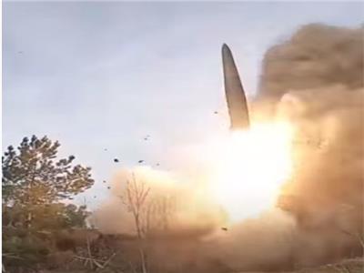لحظة إطلاق صواريخ إسكندر على مستودعات أسلحة عسكرية تابعة للجيش الأوكراني |فيديو 