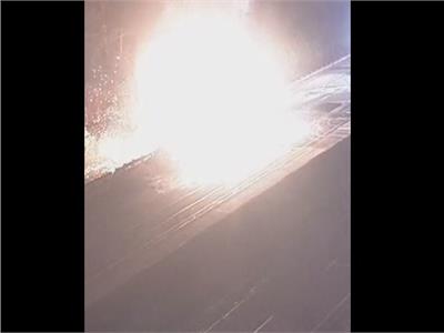كرات من النار تنفجر في الهواء على أحد الطرق بولاية أوهايو الأمريكية| فيديو