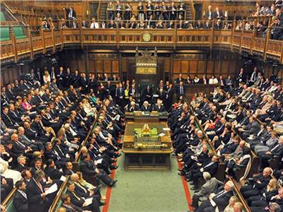 وزيرة بريطانية توبخ أعضاء البرلمان بعد تقارير عن تحرش بالنساء