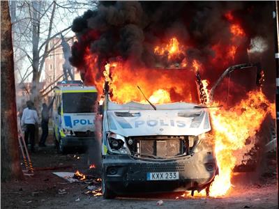 خلال احتجاجات مناهضة للإسلام في السويد .. إصابة 183 شرطيا جراء وقوع أعمال شغب