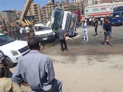 إصابة ٣ في انقلاب سيارة ملاكي بمدخل قرية دهشور أبو النمرس