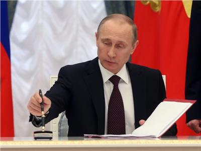 بوتين يوقع قانون إلغاء الإصدار المبسط للتأشيرات لعدد من فئات مواطني الدول الأوروبية
