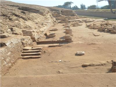 الكشف عن بقايا معبد وما يقرب من 85 مقبرة من العصر البطلمي بسوهاج| صور