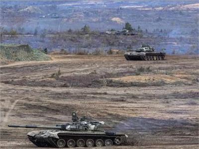بيلاروسيا تقيم جاهزية قواتها بمناورات عسكرية «مفاجئة»