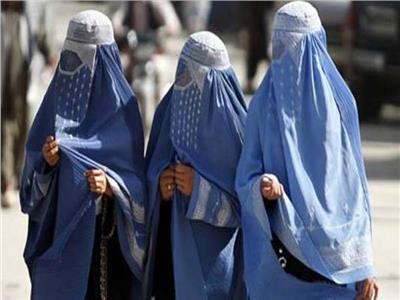 القائد الأعلى لطالبان يأمر النساء بارتداء البرقع في الأماكن العامة