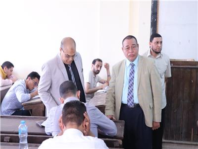 عميد كلية اللغة العربية جامعة الأزهر يتفقد لجان امتحانات السنة التأهيلية