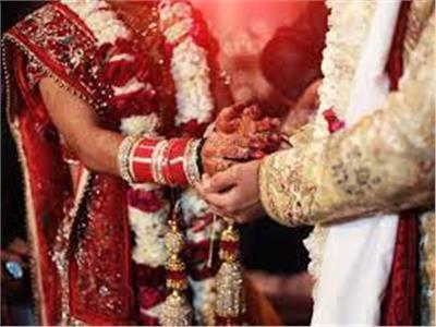بسبب انقطاع الكهرباء.. زواج شقيقتان من «الرجل الخطأ» في الهند  