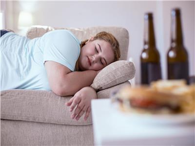 موافي يكشف مخاطر النوم بعد الأكل