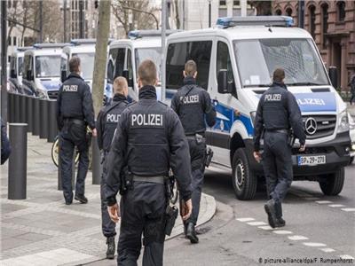 الشرطة الألمانية تلقى القبض على فتى بحوزته عدة قنابل وخططا لتفجير مدرستين