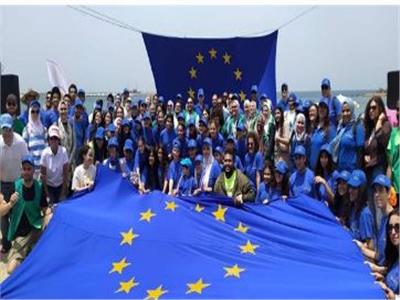 «الأوروبي» و «البيئة» ينظفان شاطئ السرايا بالإسكندرية 