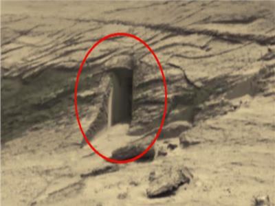 صورة تثير جدلا علي السوشيل ميديا .. باب فرعوني على المريخ