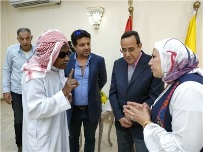 محافظ شمال سيناء يسلم مشروعات تحسين سبل المعيشة لأسر الشيخ زويد