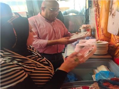 ضبط ٤٢٢١ حالة إشغال من المقاهي وغلق 31 منشأة في حملات بأحياء الإسكندرية