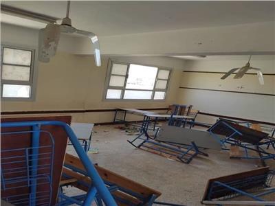 تكسير المقاعد المدرسية داخل لجان القليوبية تثير غضب رواد السوشيال ميديا| صور