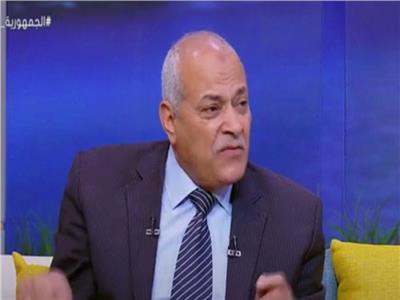 عبدالعزيز السيد يكشف سر انخفاض أسعار الدواجن في الفترة الأخيرة | فيديو
