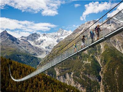 جسر مشاة شارلز كونين.. أطول جسر سياحي في سويسرا