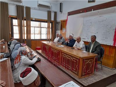 «رئيس القليوبية الأزهرية» يجتمع برؤساء لجان الشهادة الإعدادية قبل انطلاق الامتحانات