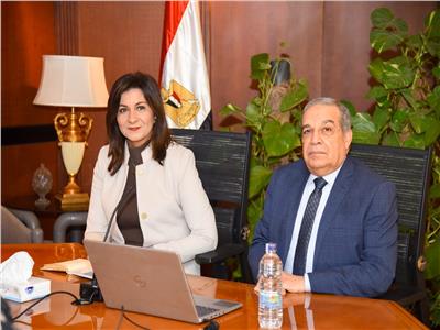 وزيرا الهجرة والإنتاج الحربي يعقدان اجتماعا مع خبراء «مصر تستطيع بالصناعة»