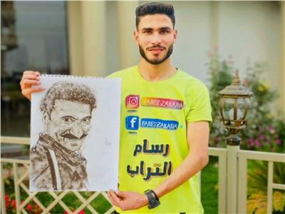 حكايات| «فارس» بلا حدود.. رسام بالتراب والشاي وورق الشجر  