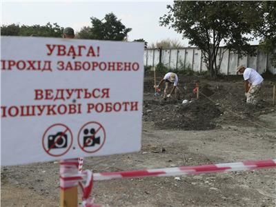 موسكو تفتح تحقيقا بشأن اكتشاف مقبرة جماعية لمئات الأشخاص في ماريوبول
