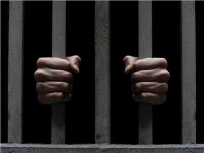 استمرار حبس 3 متهمين متورطين في سرقة مخزن بالمقطم