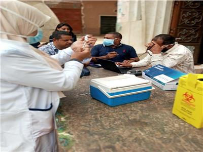 تطعيم 1.1 مليون مواطن ضد «كورونا» في المرحلة الثانية لحملة «طرق الأبواب»