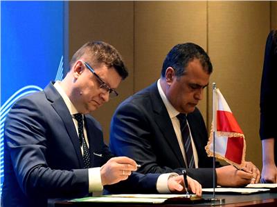 بروتوكول بين مصر وبولندا لتصنيع أطقم تحويل المركبات للعمل بالغاز الطبيعي