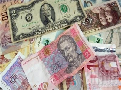 تباين أسعار العملات الأجنبية في بداية تعاملات 31 مايو