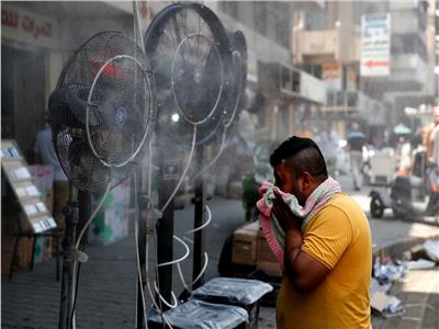 حرارة العراق تصل إلى نصف درجة الغليان