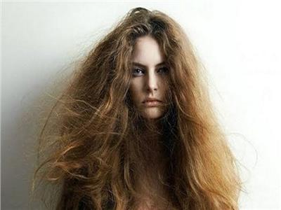 ذوات الشعر المجعد| وصفات للتخلص من هيشان الشعر في الصيف