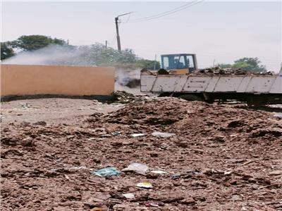 حملات نظافة يومية رفع ١٣٠ طن مخلفات بقرى المنيا 