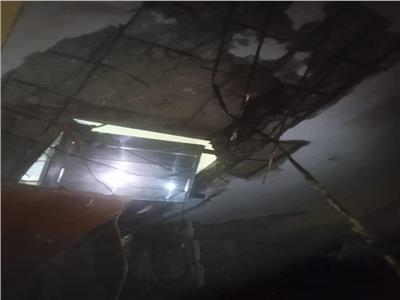 صور| إصابة سيدتين في انهيار سقف مطبخ بالجيزة
