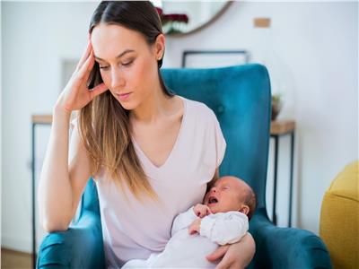 كيف تتجنب الأمهات الإصابة باكتئاب ما بعد الولادة ؟.. استشاري الصحة النفسية تجيب