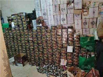 ضبط مصنع لإعادة تدوير الأدوية والمكملات الغذائية الفاسدة في قرية بالشرقية