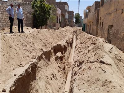 استكمال تنفيذ مشروع الصرف الصحي بمدينة الطود 