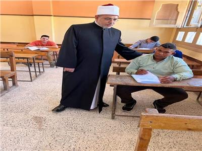 رئيس قطاع المعاهد الأزهرية يتفقد لجان الثانوية بمنطقة كفر الشيخ 