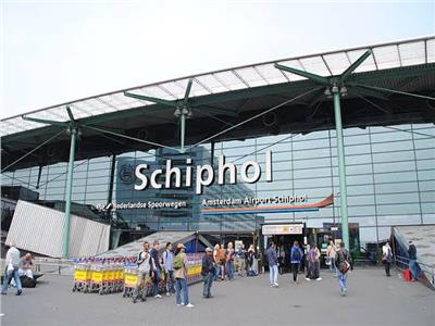 لنقص الموظفين..مطار "سخيبول" الهولندي يقلل الرحلات خلال الصيف
