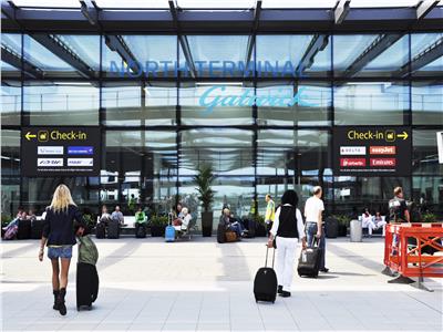 مطار جاتويك البريطاني يخفض رحلاته الصيفية