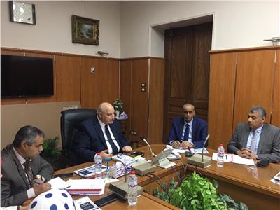 رئيس كهرباء الإسكندرية يتابع معدلات تحقيق الخطة الاستثمارية 2021- 2022