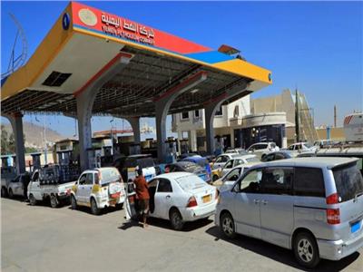 اليمن يرفع أسعار البنزين في عدن بنسبة 14% وسط أزمة وقود