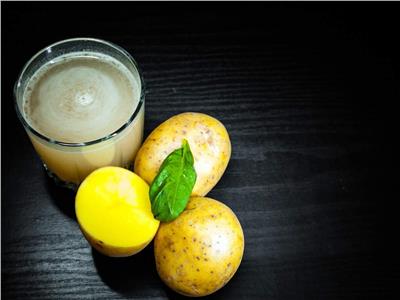 فوائد عصير البطاطس: استخدمي خيرات الخضار المعجزة لبشرتك