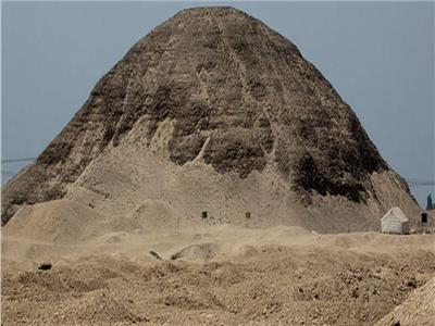 حكايات من الماضي: «هرم هوارة» ومتاهة مصر المفقودة منذ زمن طويل