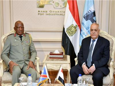 رئيس العربية للتصنيع يبحث مع أمين وزارة الدفاع الكونغولي تعزيز التعاون 