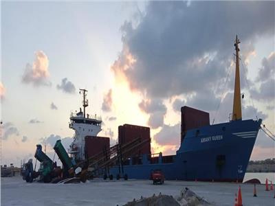 تصدير 8800 طن ملح من ميناء العريش لليونان ولبنان