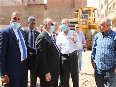 تشمل 212 عقارًا.. محافظ القاهرة يتفقد أعمال إزالة «عزبة الأخلاص»